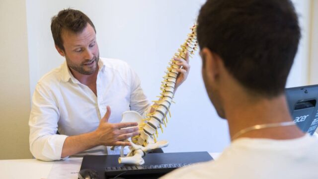 Rugklachten, Rugpijn, Rug en Bekkencentrum Breda, Krullaards Perfect Reset Breda, Rug Expertise Centrum Breda, REC Breda, Fysiotherapie Breda, Fysio Breda, Fysiotherapeut Breda, REC Amsterdam, fysiotherapie Amsterdam, Fysio Amsterdam, Fysiotherapeut Amsterdam, Rug Expertise Centrum Amsterdam, Nekpijn, Nekklachten, Rug Expertise Centrum Delft, REC Delft, Rug specialist, Fysiotherapie Delft, Fysio Delft, Fysiotherapeut Delft, Nekpijn Amsterdam, Rugpijn Amsterdam, Nekpijn Delft, Nekpijn Breda, Rugpijn Delft, Rugpijn Breda, Rugpijn Amsterdam, Rugklachten, Nekklachten, Rug Expert, Rug Expertise Centrum Edam, REC Edam, Rugspecialist Edam, Rugklachten Edam, Fysiotherapeut Edam, Fysiotherapie Edam, REC Goes, Rug Expertise Centrum Goes, Rugspecialist Goes, Nekpijn Goes, Fysio Goes, Rugspecialist Zeeland, Fysiotherapie Goes, Fysio Goes, REC Haarlem, Rugspecialist Haarlem, Fysio Haarlem, Fysiotherapeut Haarlem, Fysiotherapie Haarlem, REC Hoorn, Rugspecialist Hoorn, Rugklachten Hoorn, Fysio Hoorn, Fysiotherapie Hoorn, Fysiotherapeut Hoorn, REC Purmerend, Rugspecialist Purmerend, Rug Expertise Centrum Nederland, Fysio Purmerend, Fysiotherapeut Purmerend, Fysio Rotterdam, Fysiotherapie Rotterdam, Fysiotherapeut Rotterdam, Rug Expertise Centrum Rotterdam, REC Rotterdam, Rugspecialist Rotterdam, Fysio Sint Oedenrode, Fysiotherapie Sint Oedenrode, REC Sint Oedenrode, Rug Expertise Centrum Sint Oedenrode, Rugspecialist Sint Oedenrode, REC Vlaardingen, Rug Expertise Centrum Vlaardingen, Fysio Vlaardingen Fysiotherapie Vlaardingen, Fysiotherapeut Sint Oedenrode, Fysiotherapeut Vlaardingen, REC Zierikzee, Rug Expertise Centrum Zierikzee, Fysio Zierikzee, Fysiotherapeut Zierikzee, Fysiotherapie Rug, Manuele therapie, Fysiotherapie voor de rug, Rein-Jan Elenbaas, Fysiotherapeut, Fysiotherapie behandeling, Online onderzoek, Online rugtest, Behandeling, Fydee Vitae, KPR, Krullaards Perfect Reset, Specifieke Rugklachten, Wervelkolom