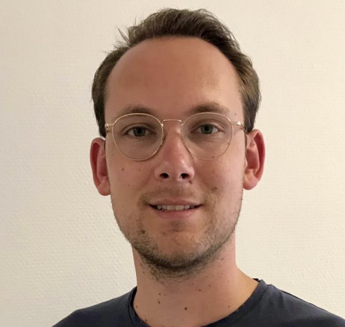 Rugklachten, Rugpijn, Rug en Bekkencentrum Breda, Krullaards Perfect Reset Breda, Rug Expertise Centrum Breda, REC Breda, Fysiotherapie Breda, Fysio Breda, Fysiotherapeut Breda, REC Amsterdam, fysiotherapie Amsterdam, Fysio Amsterdam, Fysiotherapeut Amsterdam, Rug Expertise Centrum Amsterdam, Nekpijn, Nekklachten, Rug Expertise Centrum Delft, REC Delft, Rug specialist, Fysiotherapie Delft, Fysio Delft, Fysiotherapeut Delft, Nekpijn Amsterdam, Rugpijn Amsterdam, Nekpijn Delft, Nekpijn Breda, Rugpijn Delft, Rugpijn Breda, Rugpijn Amsterdam, Rugklachten, Nekklachten, Rug Expert, Rug Expertise Centrum Edam, REC Edam, Rugspecialist Edam, Rugklachten Edam, Fysiotherapeut Edam, Fysiotherapie Edam, REC Goes, Rug Expertise Centrum Goes, Rugspecialist Goes, Nekpijn Goes, Fysio Goes, Rugspecialist Zeeland, Fysiotherapie Goes, Fysio Goes, REC Haarlem, Rugspecialist Haarlem, Fysio Haarlem, Fysiotherapeut Haarlem, Fysiotherapie Haarlem, REC Hoorn, Rugspecialist Hoorn, Rugklachten Hoorn, Fysio Hoorn, Fysiotherapie Hoorn, Fysiotherapeut Hoorn, REC Purmerend, Rugspecialist Purmerend, Rug Expertise Centrum Nederland, Fysio Purmerend, Fysiotherapeut Purmerend, Fysio Rotterdam, Fysiotherapie Rotterdam, Fysiotherapeut Rotterdam, Rug Expertise Centrum Rotterdam, REC Rotterdam, Rugspecialist Rotterdam, Fysio Sint Oedenrode, Fysiotherapie Sint Oedenrode, REC Sint Oedenrode, Rug Expertise Centrum Sint Oedenrode, Rugspecialist Sint Oedenrode, REC Vlaardingen, Rug Expertise Centrum Vlaardingen, Fysio Vlaardingen Fysiotherapie Vlaardingen, Fysiotherapeut Sint Oedenrode, Fysiotherapeut Vlaardingen, REC Zierikzee, Rug Expertise Centrum Zierikzee, Fysio Zierikzee, Fysiotherapeut Zierikzee, Fysiotherapie Rug, Manuele therapie, Fysiotherapie voor de rug, Rein-Jan Elenbaas, Fysiotherapeut, Fysiotherapie behandeling, Online onderzoek, Online rugtest, Behandeling, Fydee Vitae, KPR, Krullaards Perfect Reset, Specifieke Rugklachten