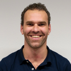 Fysiotherapeut Rein-Jan Elenbaas - Fysiotherapie Goes Zuid en Rug Expertise Centrum Goes Rugklachten, Rugpijn, Rug en Bekkencentrum Breda, Krullaards Perfect Reset Breda, Rug Expertise Centrum Breda, REC Breda, Fysiotherapie Breda, Fysio Breda, Fysiotherapeut Breda, REC Amsterdam, fysiotherapie Amsterdam, Fysio Amsterdam, Fysiotherapeut Amsterdam, Rug Expertise Centrum Amsterdam, Nekpijn, Nekklachten, Rug Expertise Centrum Delft, REC Delft, Rug specialist, Fysiotherapie Delft, Fysio Delft, Fysiotherapeut Delft, Nekpijn Amsterdam, Rugpijn Amsterdam, Nekpijn Delft, Nekpijn Breda, Rugpijn Delft, Rugpijn Breda, Rugpijn Amsterdam, Rugklachten, Nekklachten, Rug Expert, Rug Expertise Centrum Edam, REC Edam, Rugspecialist Edam, Rugklachten Edam, Fysiotherapeut Edam, Fysiotherapie Edam, REC Goes, Rug Expertise Centrum Goes, Rugspecialist Goes, Nekpijn Goes, Fysio Goes, Rugspecialist Zeeland, Fysiotherapie Goes, Fysio Goes, REC Haarlem, Rugspecialist Haarlem, Fysio Haarlem, Fysiotherapeut Haarlem, Fysiotherapie Haarlem, REC Hoorn, Rugspecialist Hoorn, Rugklachten Hoorn, Fysio Hoorn, Fysiotherapie Hoorn, Fysiotherapeut Hoorn, REC Purmerend, Rugspecialist Purmerend, Rug Expertise Centrum Nederland, Fysio Purmerend, Fysiotherapeut Purmerend, Fysio Rotterdam, Fysiotherapie Rotterdam, Fysiotherapeut Rotterdam, Rug Expertise Centrum Rotterdam, REC Rotterdam, Rugspecialist Rotterdam, Fysio Sint Oedenrode, Fysiotherapie Sint Oedenrode, REC Sint Oedenrode, Rug Expertise Centrum Sint Oedenrode, Rugspecialist Sint Oedenrode, REC Vlaardingen, Rug Expertise Centrum Vlaardingen, Fysio Vlaardingen Fysiotherapie Vlaardingen, Fysiotherapeut Sint Oedenrode, Fysiotherapeut Vlaardingen, REC Zierikzee, Rug Expertise Centrum Zierikzee, Fysio Zierikzee, Fysiotherapeut Zierikzee, Fysiotherapie Rug, Manuele therapie, Fysiotherapie voor de rug, Rein-Jan Elenbaas, Fysiotherapeut, Fysiotherapie behandeling, Online onderzoek, Online rugtest, Behandeling
